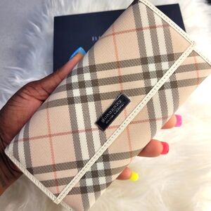 ✨️🤎 Authentic Burberry London Blue Label long  Wallet ✨️🤎 ( NO BOX)